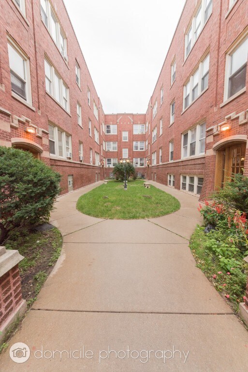 Foto principal - 3115 W Foster Ave