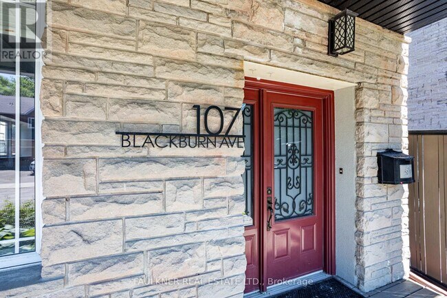 Photo du bâtiment - 107 Ave Blackburn