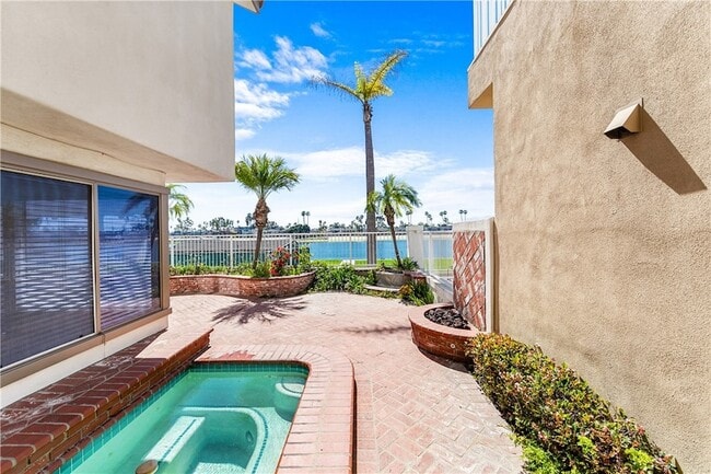 Foto del edificio - 5824 Spinnaker Bay Dr