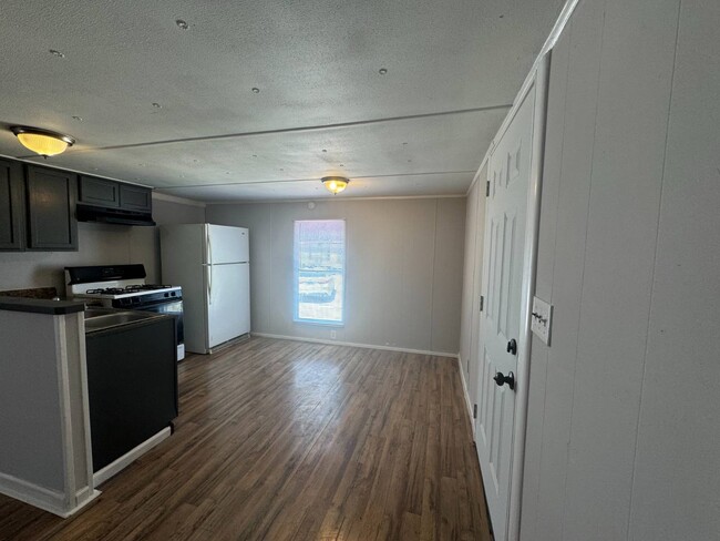 Building Photo - 4040 SW Military Dr