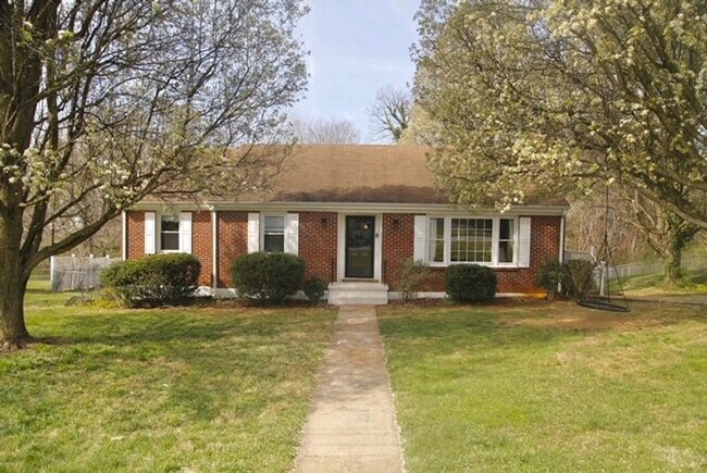 Foto del edificio - 107 Middleboro Pl