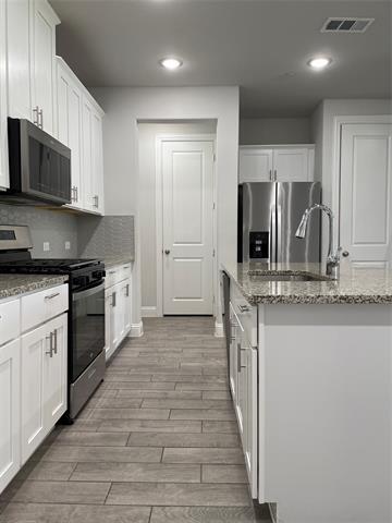 Building Photo - 1047 Keswick Dr