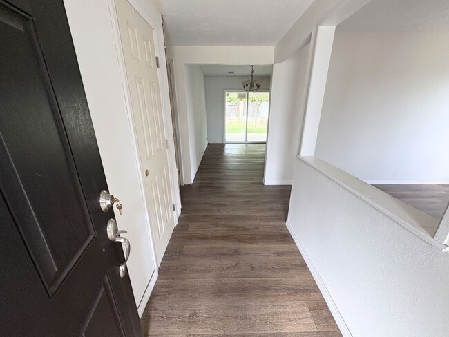 Foto del edificio - Coming Soon! Red Hill Home 11/01/25