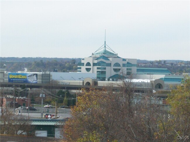 Foto del edificio - 617 Hiawatha Blvd