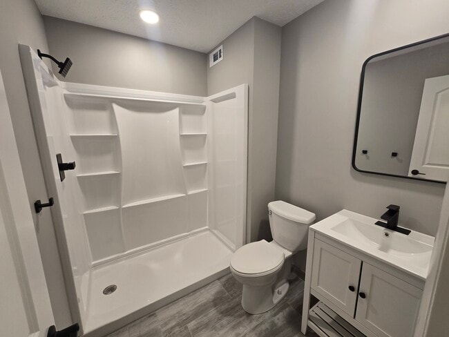 Building Photo - 541 E School St