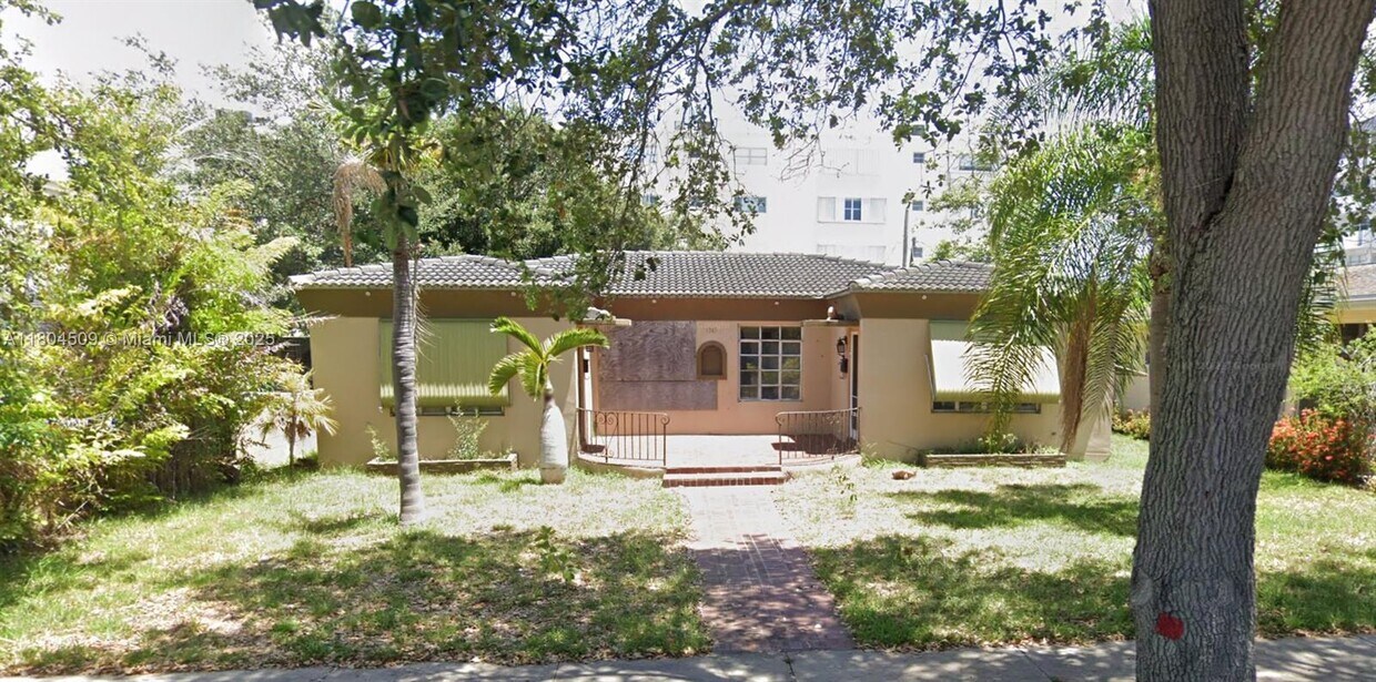 Foto principal - 1747 Adams St