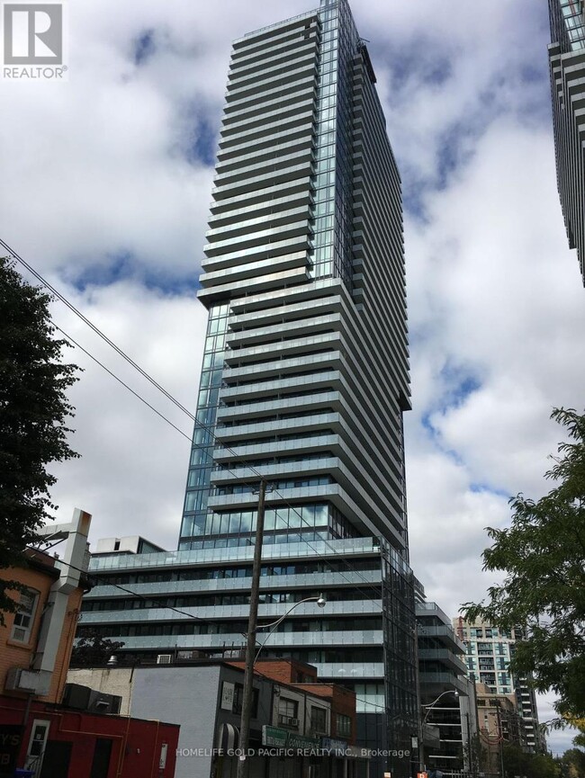 Photo du bâtiment - 161-1161 Roehampton Ave