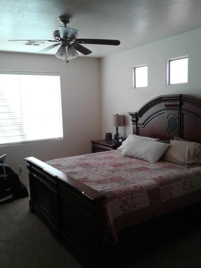 Building Photo - 3 bed 2 bath in Coral Canyon