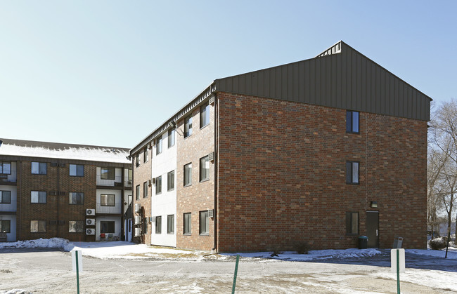 Building Photo - Red Rock Manor