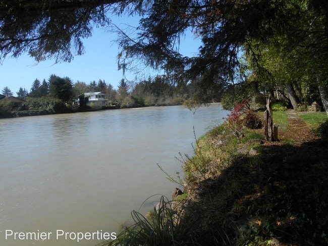 Building Photo - 99270 Winchuck River Rd