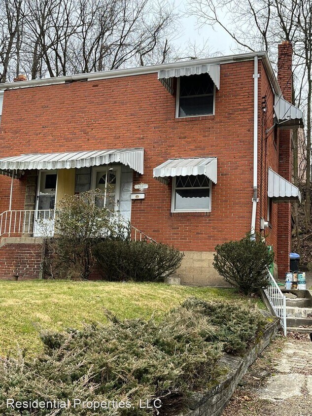 2 br, 1 bath House 4380 Coleridge Street House Rental in Pittsburgh