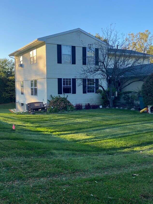 Primary Photo - 1631 N Hagadorn Rd