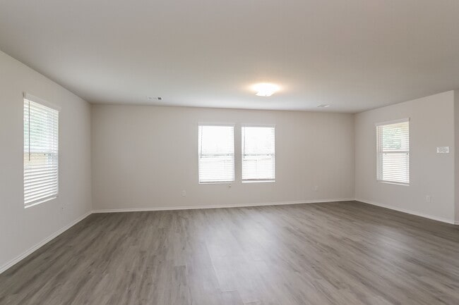 Building Photo - 305 Shelby Meadow Dr