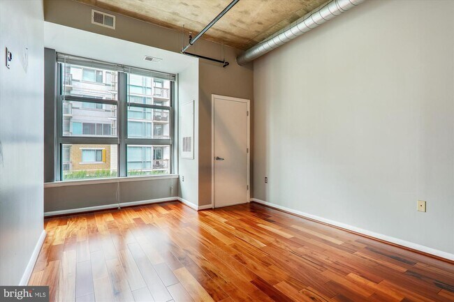 Building Photo - 1300 N St NW