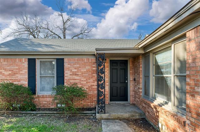 Building Photo - 2308 N Edgewood Terrace