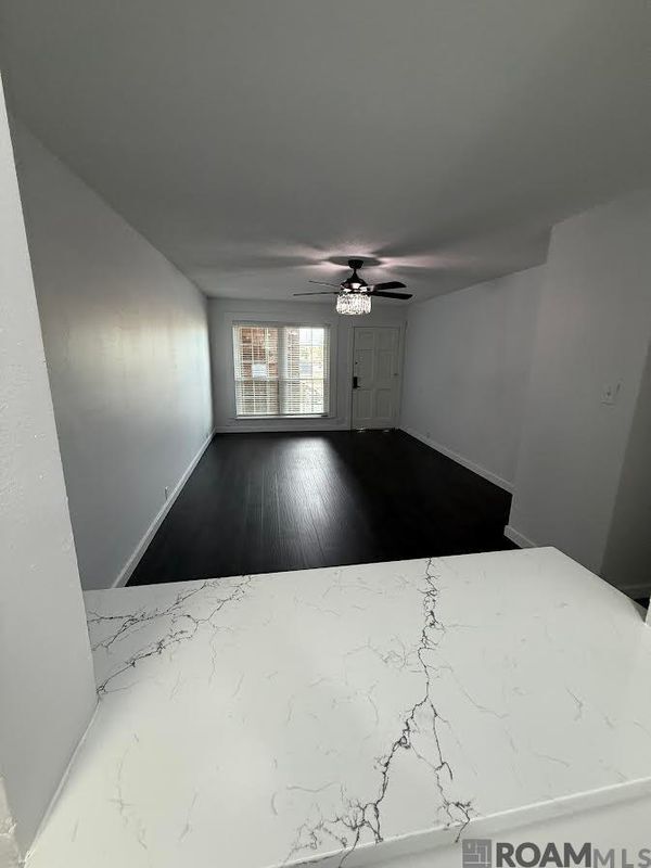 Foto del edificio - 3320 N Arnoult Rd