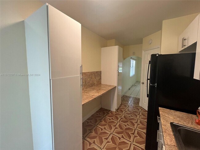 Foto del edificio - 920 NE 130th St