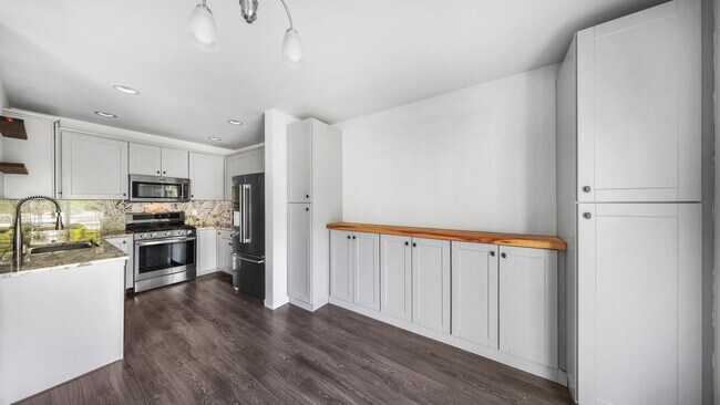 Foto del edificio - 3 Bed 2.5 Bath - Townhome - Ft Nugent Park...