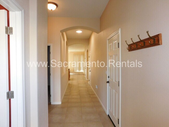 Foto del edificio - 3 br, 3 bath House - 9764 McKenna Drive