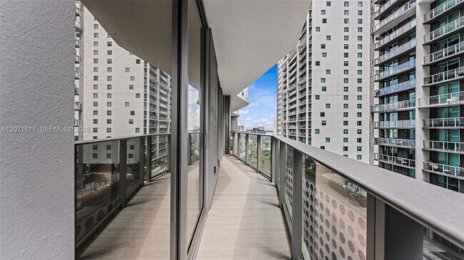 Foto del edificio - 77 SE 5th St