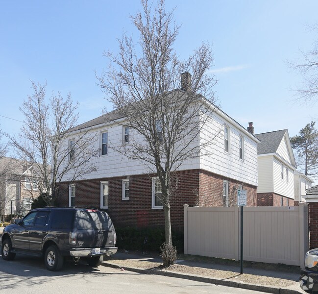 Fairfield Townhouses At Farmingdale Village Farmingdale, NY