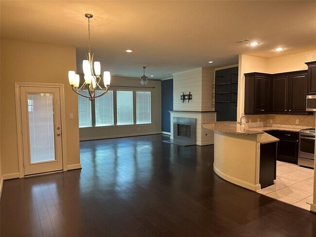 Building Photo - 5151 Oasis Park Ln