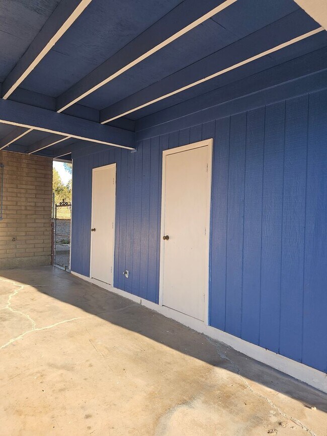 Foto del edificio - LARGE BACKYARD NEAR COCHISE COLLEGE!