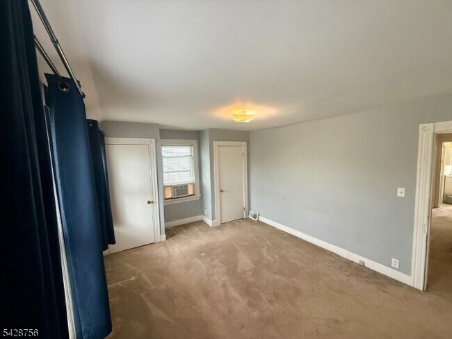 Building Photo - 23 E Hanover Ave