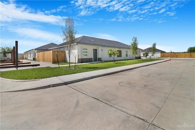 Foto del edificio - 19 Inspiration Rd