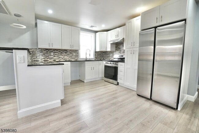 Building Photo - 60 Sidney St