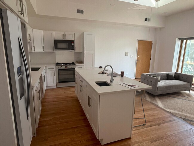 Foto del edificio - 4009 N Damen Ave