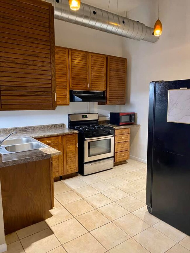 Building Photo - 1 BEDROOM APARTMENT IN DOWNTOWN DAVENPORT