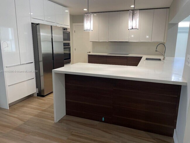 Building Photo - 401 S Highland Dr