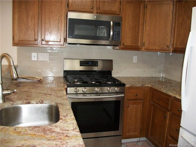 Foto del edificio - 33 Copper Beech Dr