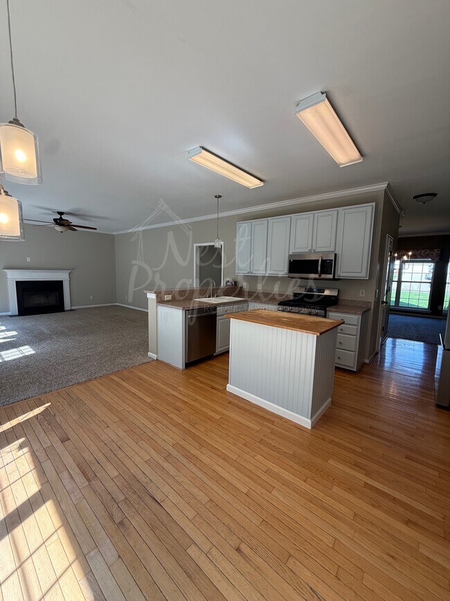 Foto del edificio - 208 Saints Creek Ln