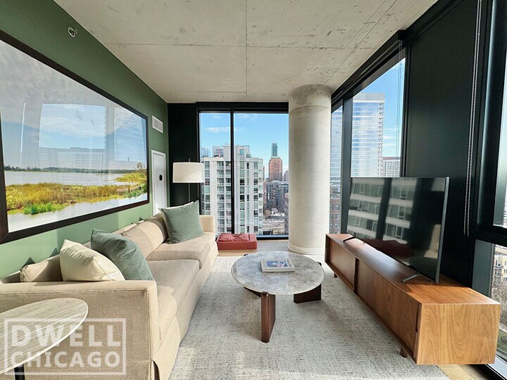 Foto principal - 47 W Polk St