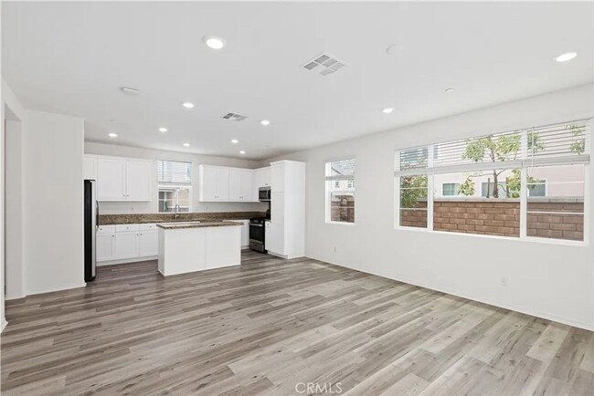 Foto del edificio - Great 3 bed 3 bath home