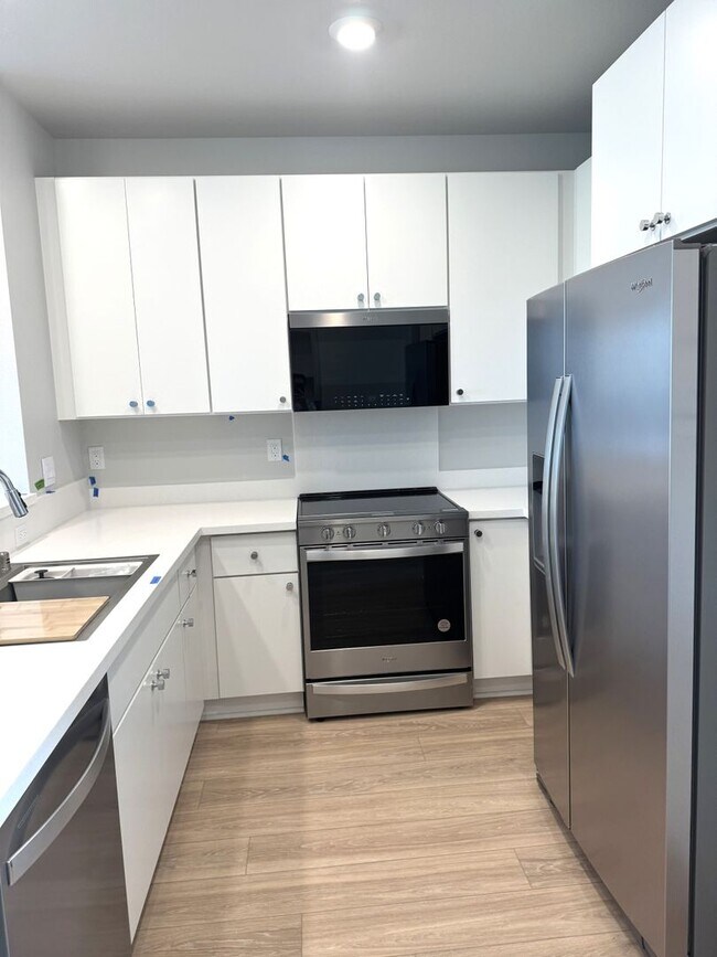 Foto del edificio - Kapili - Brand new two bedroom, two bath townhome with Garage