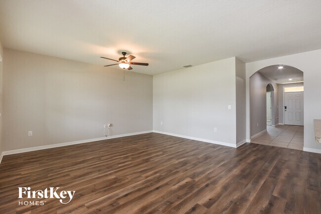 Building Photo - 4237 Roberta Dr