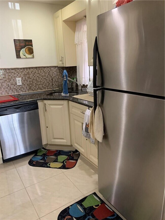 Foto del edificio - 8657 Boca Glades Blvd