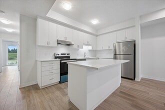 Building Photo - 61 Reverie Way