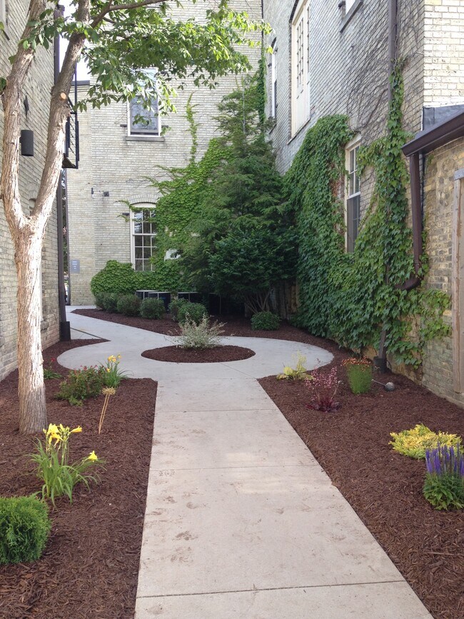 Oasis del patio - Balzer Apartments