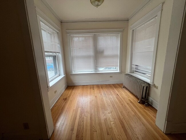 Building Photo - 3348-1 W Sunnyside 2bed/1bath