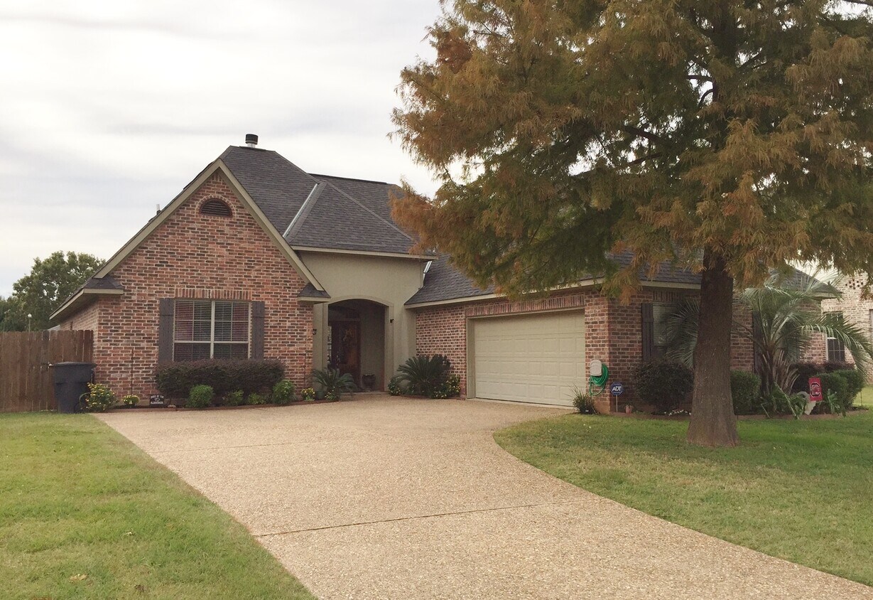 Foto principal - AVAILABLE JUNE 1-UNIVERSITY TERRACE 4/2-NE...