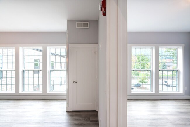 Foto del edificio - Beacon Falls - Lofts at 50 Leonard