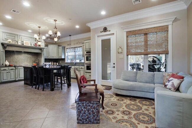 Foto del edificio - 118 Maple Grove Ln