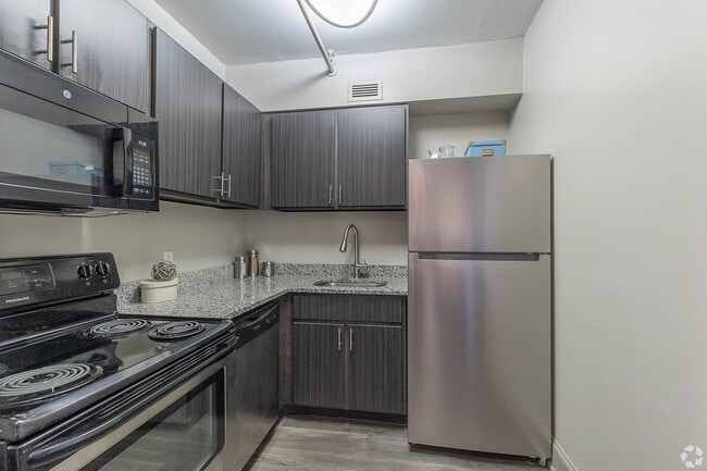 Kitchen with granite counters and stainless appliances - Vetra 500 Fifth