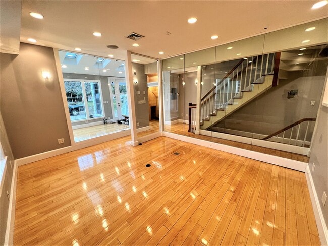 Building Photo - 15 Simms Court, Newton, MA 02465 - 3 BR 2....
