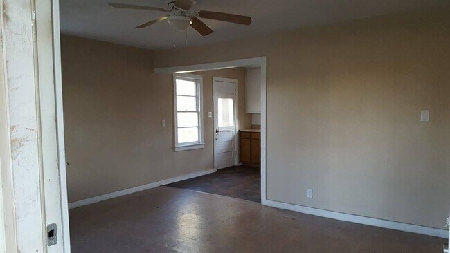 living room - 709 N Alameda St