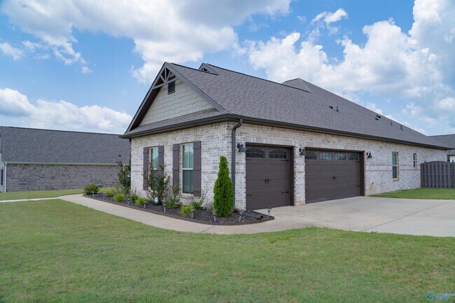 Foto del edificio - 100 Bartram Wy.